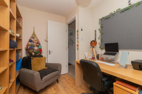 32 torbracken howwood, johnstone pa9 1dy L-32