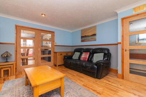 39 fischer gardens  Paisley  Pa1 2st L-38