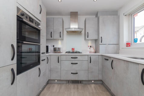 18 cowan avenue pa5 9fg L-18