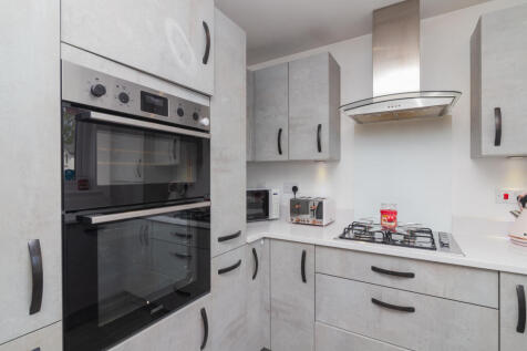 18 cowan avenue pa5 9fg L-20