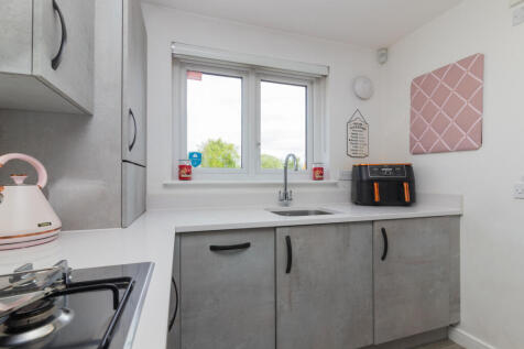 18 cowan avenue pa5 9fg L-21