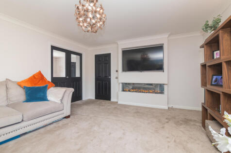 8 Strathcarron wynd  Pa2 7aj-18