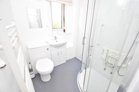 SHOWER ROOM.JPG