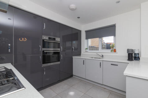 81 rosemont place, Barrhead g78 1fe L-14