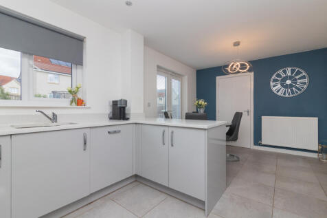 81 rosemont place, Barrhead g78 1fe L-18