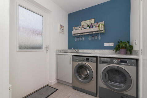81 rosemont place, Barrhead g78 1fe L-21