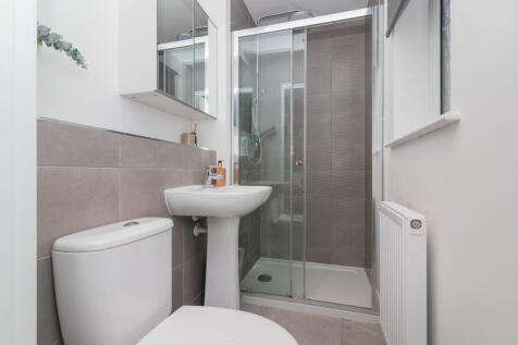 81 rosemont place, Barrhead g78 1fe L-34