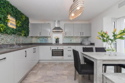 4 Glengariff Way Elderslie  PA5 9BY L-42