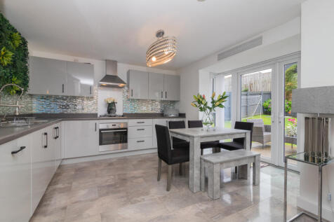 4 Glengariff Way Elderslie  PA5 9BY L-43