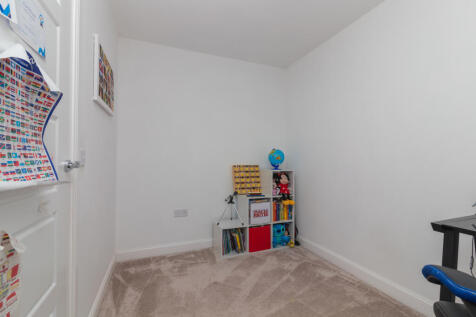 4 Glengariff Way Elderslie  PA5 9BY L-37