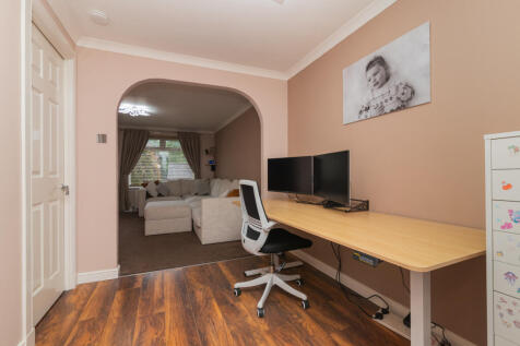 29 sandielands avenue pa8 7bp-8