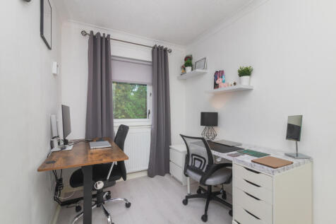 24 south park drive Paisley L-19