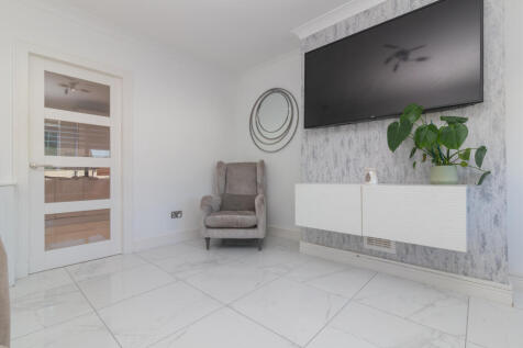 10 burnfoot crescent paisley pa2 8nr-11