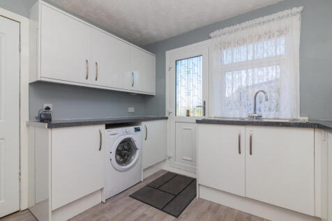 4 glendower way paisley L-16