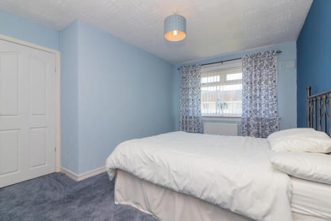 4 glendower way paisley L-8