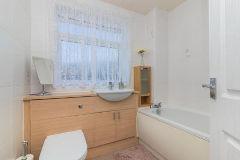 4 glendower way paisley L-1