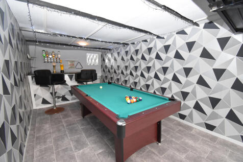 Garage/Bar/Games Room