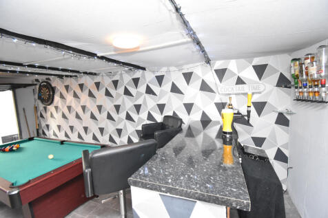 Garage/Bar/Games Room