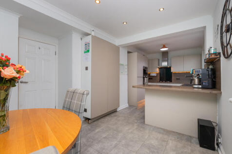 16, Renshaw Road, Elderslie,  Renfrewshire, PA5 9L