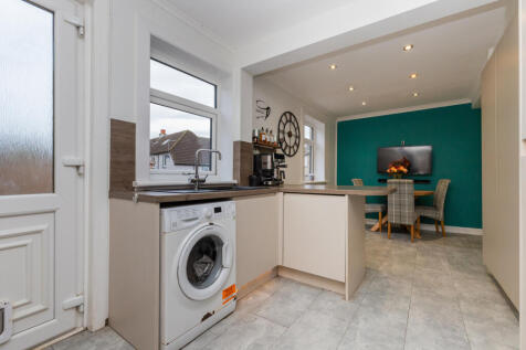 16, Renshaw Road, Elderslie,  Renfrewshire, PA5 9L