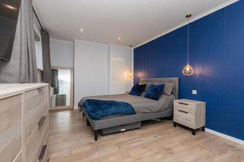 16, Renshaw Road, Elderslie,  Renfrewshire, PA5 9L