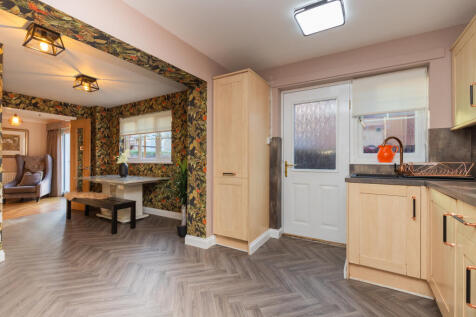 1 deanston park, barrhead L-23