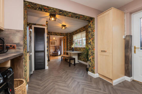 1 deanston park, barrhead L-24