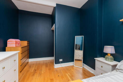 25 -1 Whitehaugh Drive, PA1 3PG-14