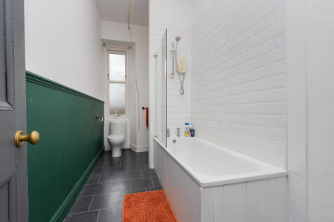 25 -1 Whitehaugh Drive, PA1 3PG-18