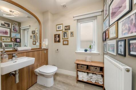 Spacious WC