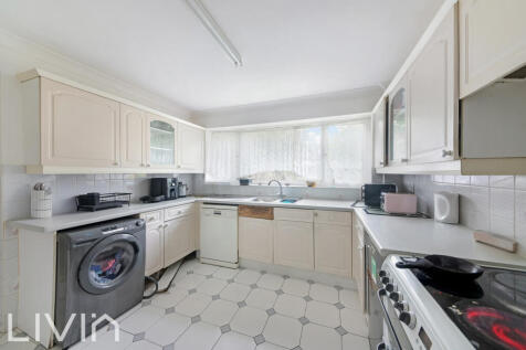 WOODCOTE PARK AVENUE,1A-42