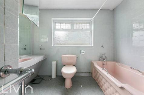 WOODCOTE PARK AVENUE,1A-26
