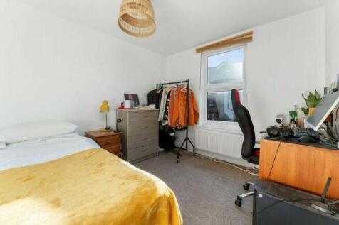 garrat bedroom 2.jpeg