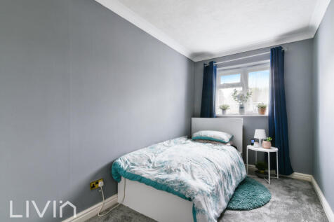 FLEETWOOD CLOSE, 32- (3)