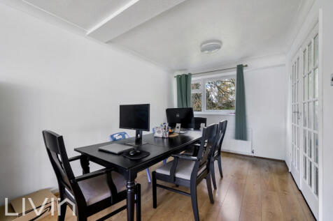 CHICHELE GARDENS, 18 (16 FROM 27)-20