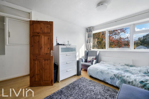 CHICHELE GARDENS, 18 (16 FROM 27)-9