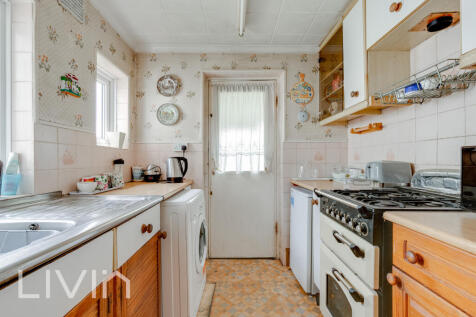 121 Kynaston Avenue, CR7 - 7