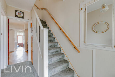 121 Kynaston Avenue, CR7 - 1