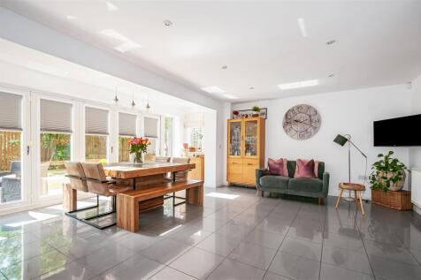 5 Sycamore Close -16.jpg