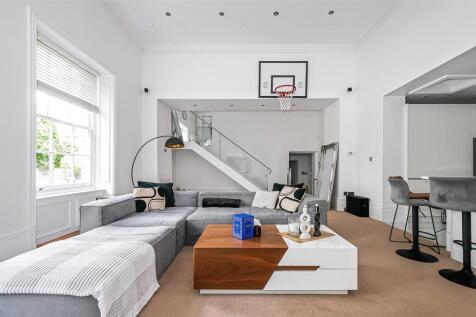 Apt 4, Main House4.jpg