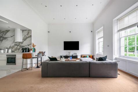 Apt 4, Main House1.jpg