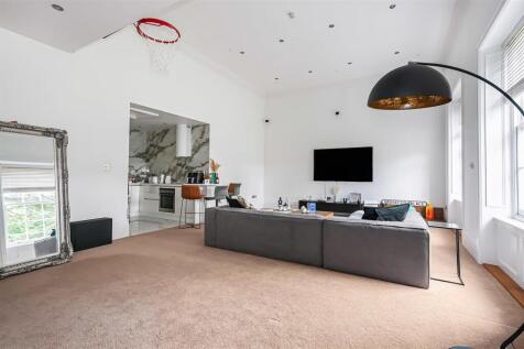 Apt 4, Main House2.jpg