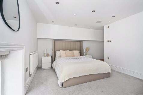 Apt 4, Main House8.jpg