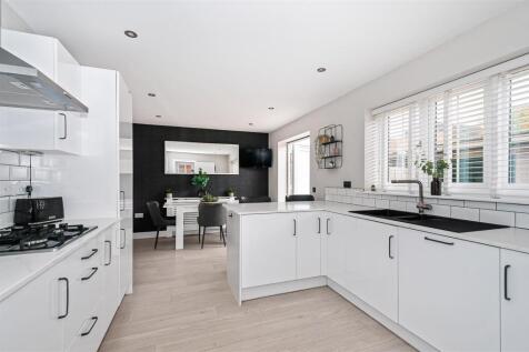16 Ella Drive17.jpg