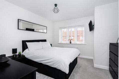 16 Ella Drive2.jpg