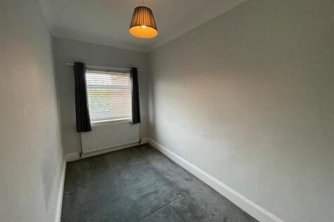 small bedroom.jpg