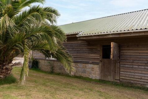STABLE GARAGE