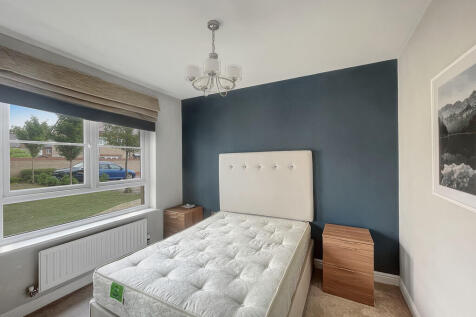 Bedroom 2 (2)