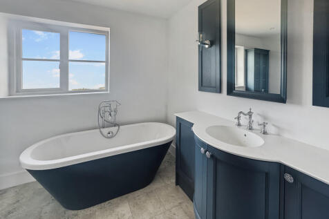 Family bathroom 2