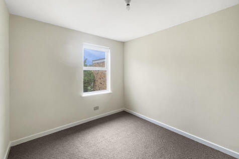 Bedroom 2 (2)